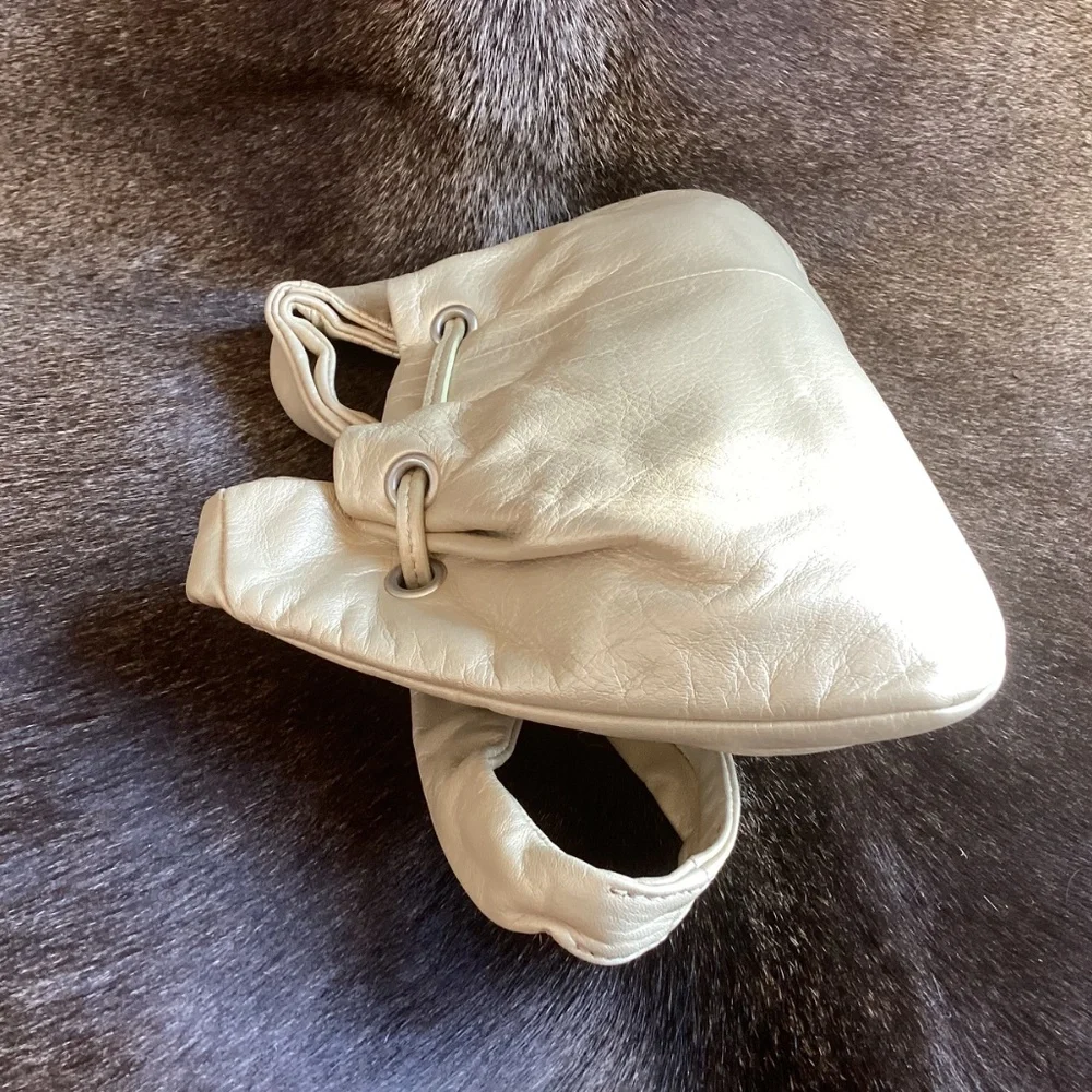 The Sak Gold Leather Slouch Drawstring Mini Shoulder Forearm Carry Handbag 🦋 - Picture 4 of 10